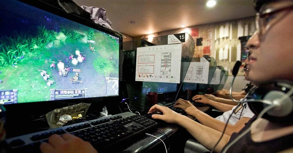 Российские интернет игры. Компьютерные задроты. люди играющие в компьютерные игры. геймер. игровой задрот.