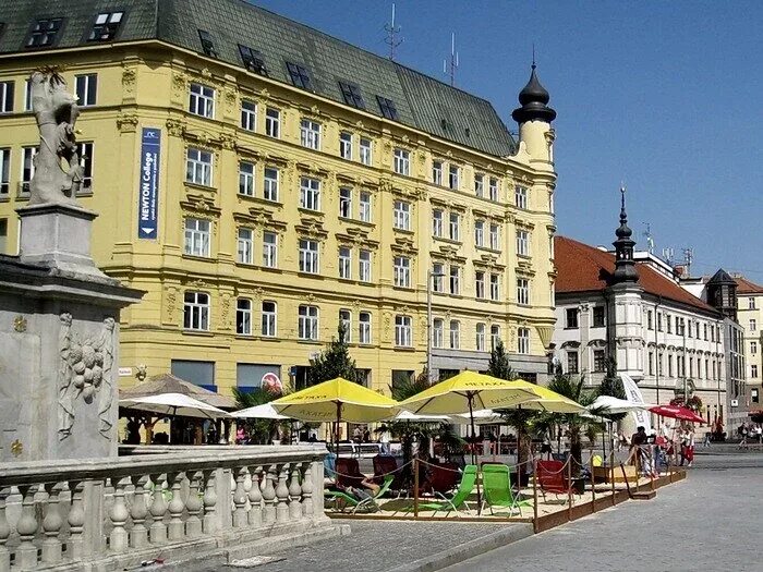 Пардубице Карловы вары. Збройвка Брно. Город Брно в Чехии фото. Брно загород. Брно двигателя