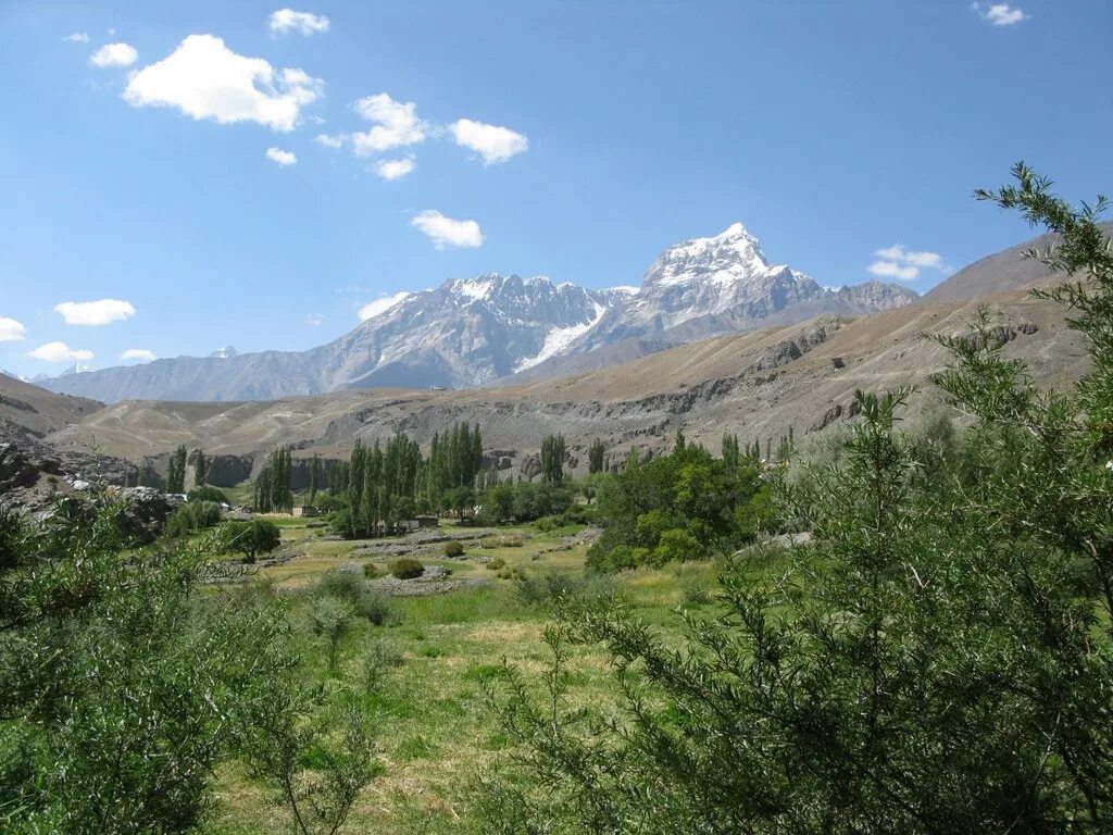 Таджикистан кишлак мадм. Кишлак певец 2022. Река пяндж. Памир застава лянгар. Вардуджское ущелье афганистан.