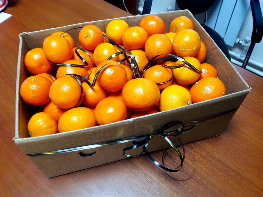 Ящик с мандаринами. Ящик с апельсинами. Деревянный ящик с мандаринами. Ящик для мандаринов подарочный. 4 ящика мандаринов