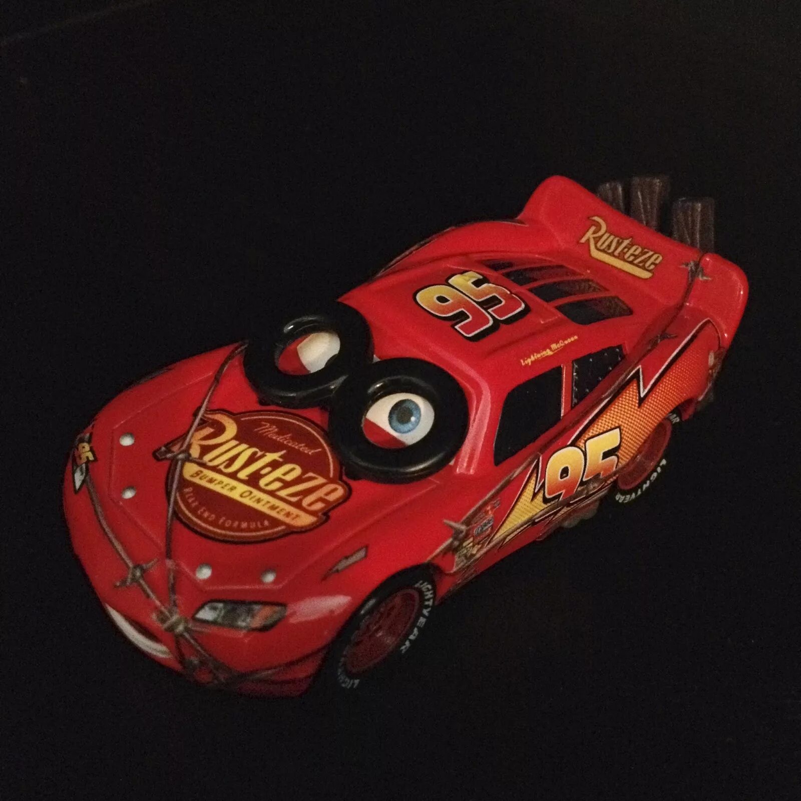 Черный маквин. Молния Маккуин золотой "тачки1" (Loose). Тачки Lightning MCQUEEN 95. Cars Spin out Lightning MCQUEEN. Молния Маккуин вампир.