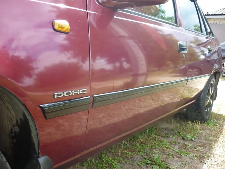 Молдинги daewoo nexia n100 артикул. Nexia молдинги. Боковые резиновые молдинги опель кадет. Дэу нексия 1 без молдингов. Nexia молдинги.