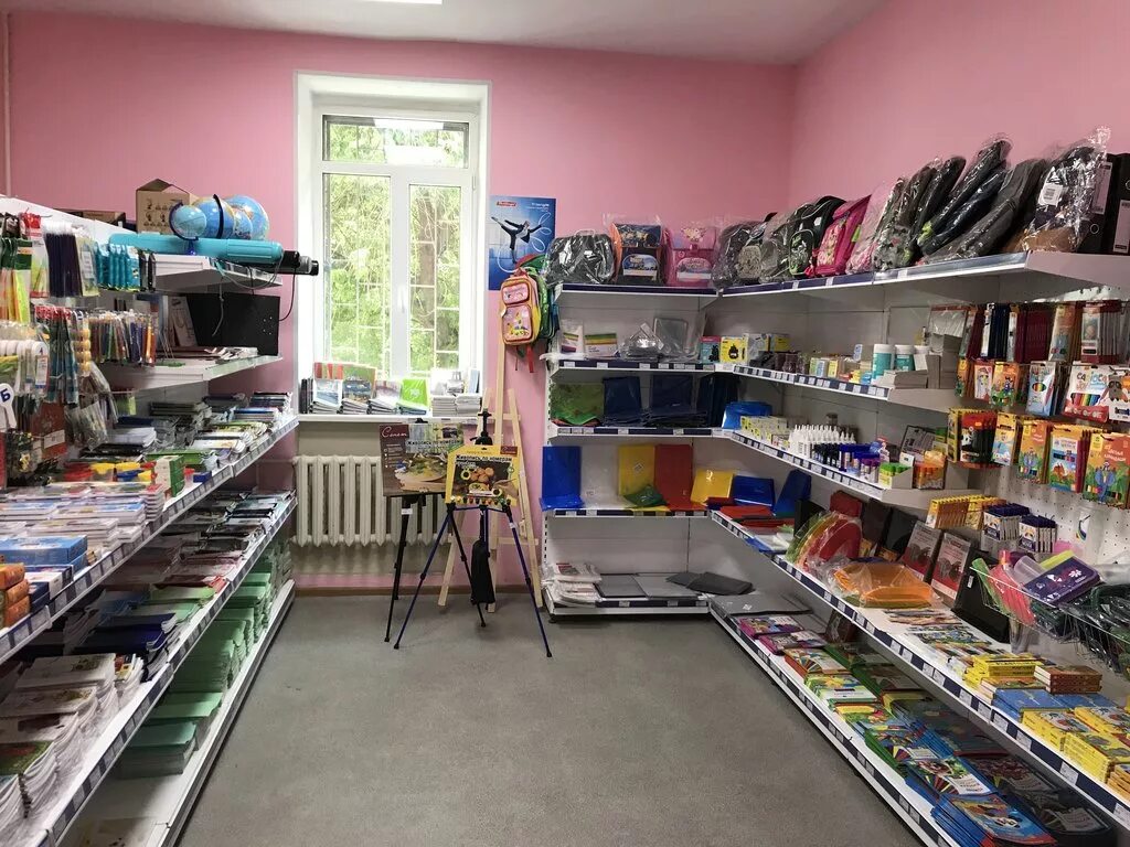 Супермаркет канцтоваров. Витрины магазинов канцелярских товаров. Милый магазин канцелярии. Канцтовары смоленск. Ассортимент канцелярских товаров.