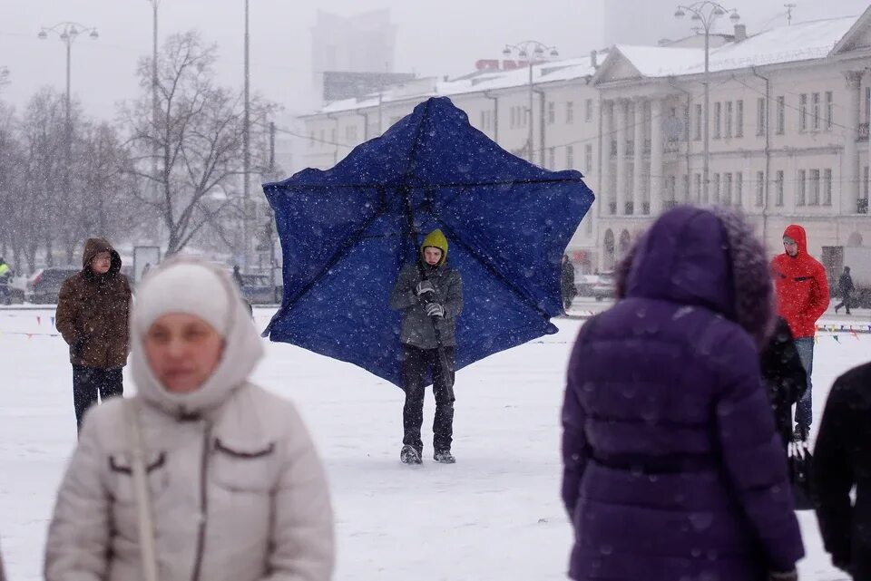 3 декабря екатеринбург. Екатеринбург декабрь. Снег в Екатеринбурге сегодня фото 2023. Уральский Соловей 2023 вести Урал. Оренбург непогода сегодня.