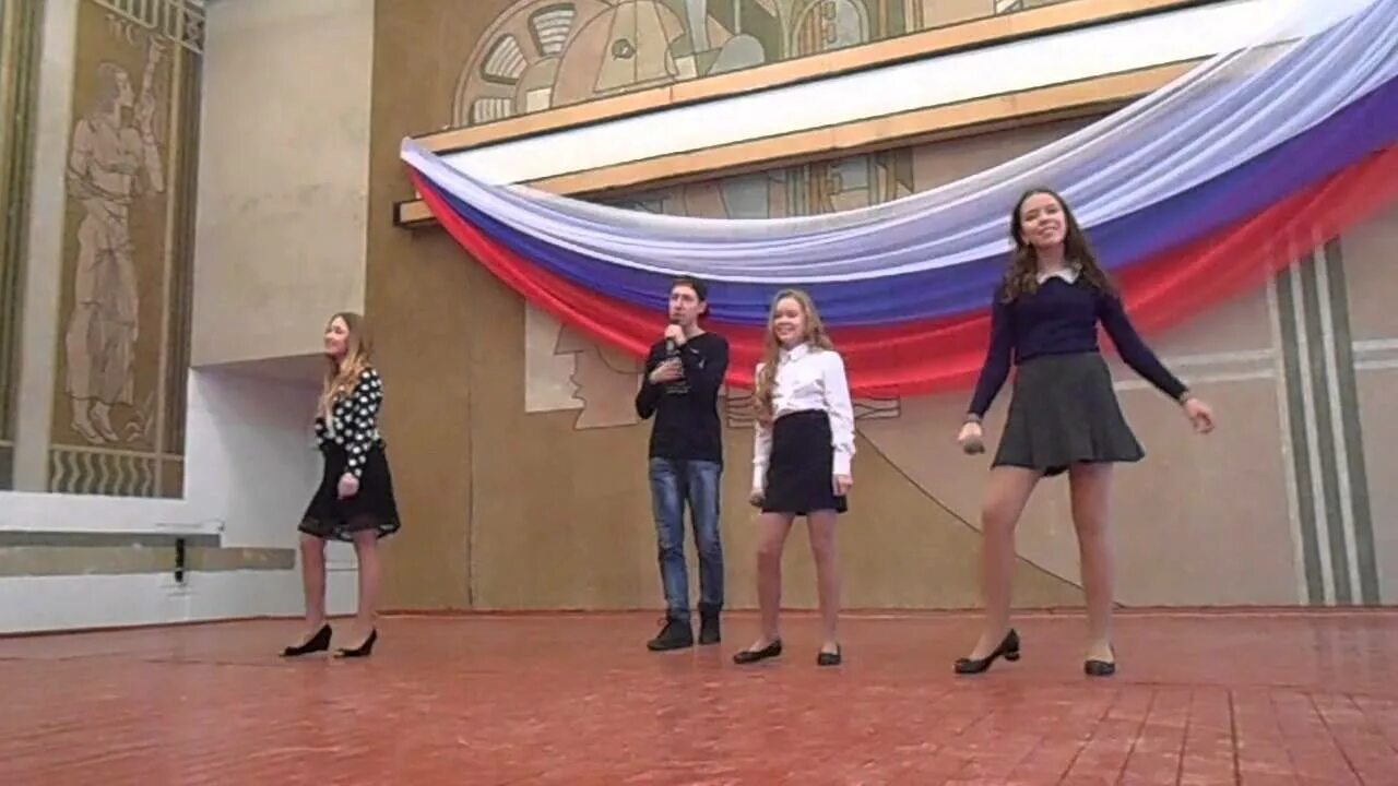 Сайт лицея 7 томск. Школьное выступление. лицей 7 томск. лицей 7 томск фото. театр студия так надо.