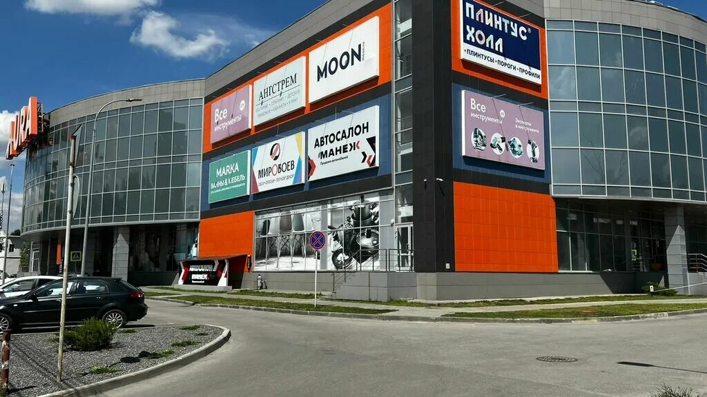 Автосалон манеж. Автосалон манеж