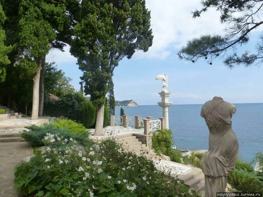 Алушта парк фото. Центральный парк алушта. алуштинский парк. алушта приморский парк памятник. алушта парк горького.