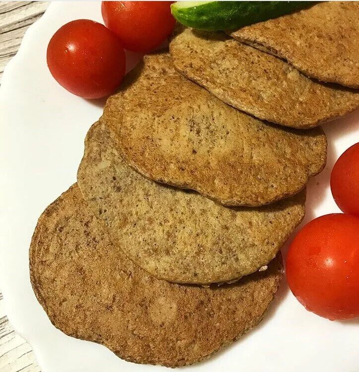 Оладьи из печени. Печеночные оладушки. Оладьи из куриной печени. Печёночные оладьи из куриной печени.