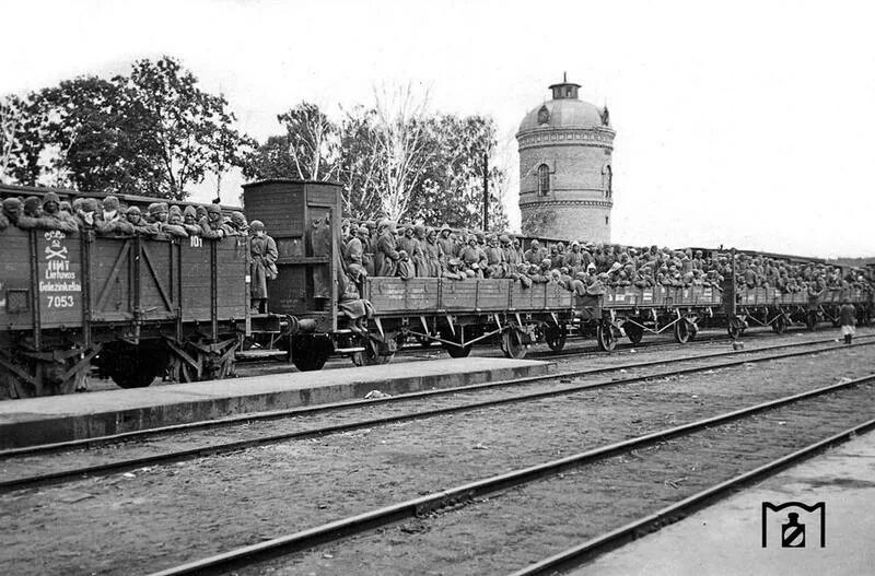 как перевозят военнопленных. советские войска входят в норвегию. военный эшелон 1941 год. концлагерь дулаг 154 гатчина. как перевозят военнопленных.