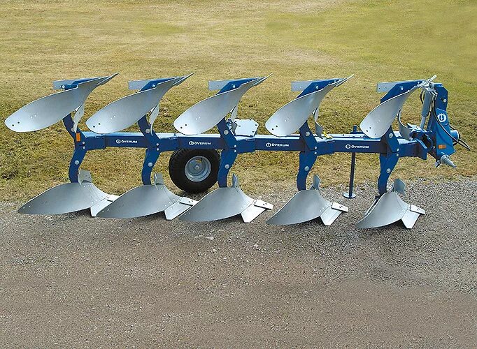 хороший плуг. плуг пно 4 30. хороший плуг. плуг унлу -4 корпуса. железный плуг.