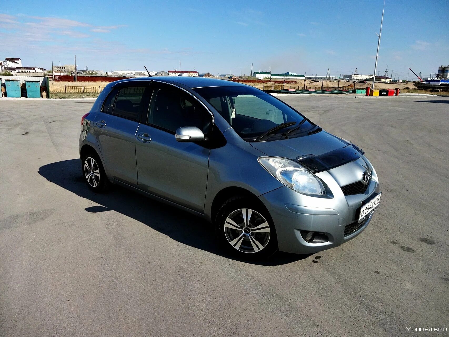 Купить витц дром. Toyota Vitz 2010. Тойота Витц 2010г. Тойота Витц 2011 года. Тойота Витц 2.