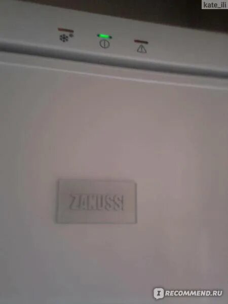 Холодильник Zanussi ACLASS индикаторы. Холодильник двухкамерный Индезит горит красная. Холодильник Индезит двухкамерный горит красная лампочка. Холодильник Zanussi ZRB 434 wo горит красный индикатор термодатчик. Холодильник атлант двухкамерный горит внимание
