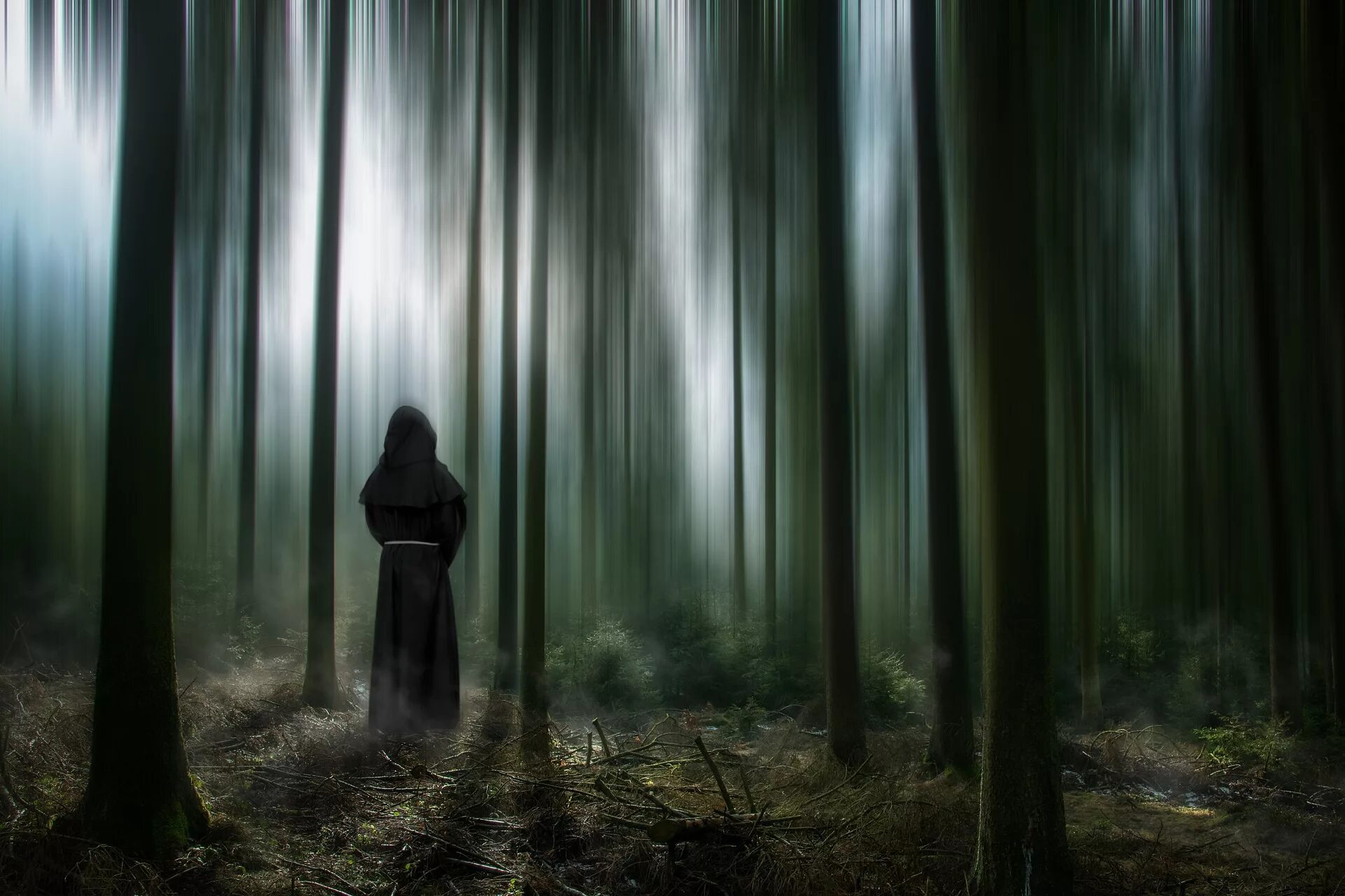 Лес мистика. Загадочный туман. Человек в туманном лесу. Темная фигура в лесу. Загадочные туманы