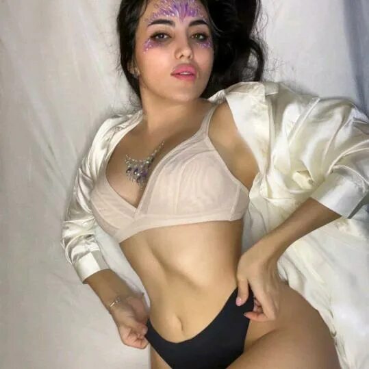 Shaxati tiktok бемани расм. Shaxati тиктокер. Shaxati videolari. Шахати блоггер секслари. Shaxati videolari.