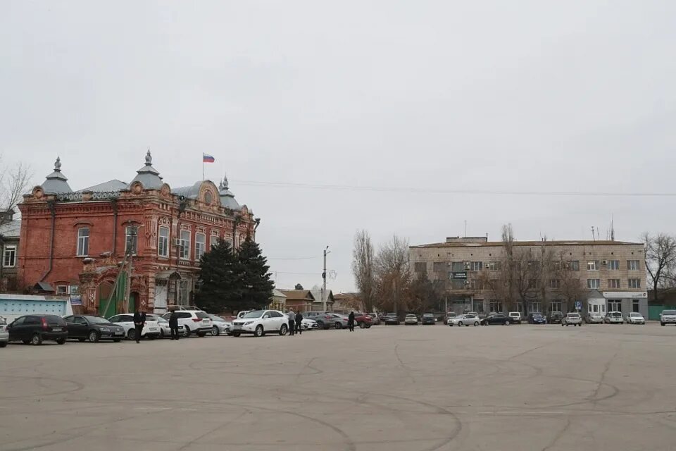 Погода ленинск по часам. Ленинск Волгоградская область площадь. Площадь г. Ленинск Волгоградской области. Ленинск Центральная площадь Волгоградская область. Обновленная Центральная площадь Ленинск Волгоградская область.