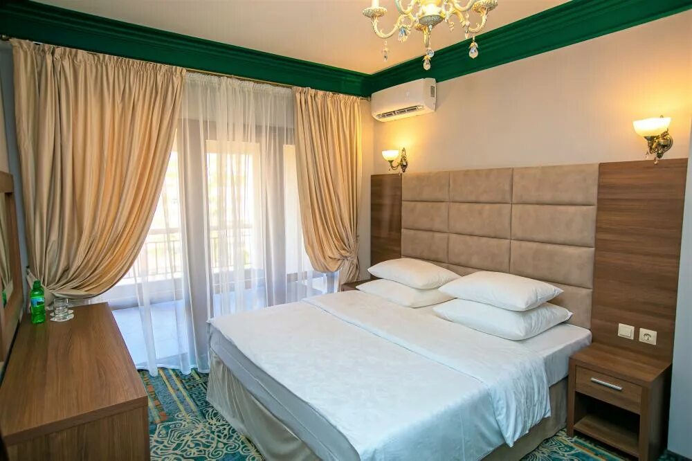 Garuda boutique hotel сухум. Гаруда бутик отель Сухум. Garuda 4 Абхазия. Garuda Boutique Hotel, Абхазия, Сухум. Garuda отель 4*.