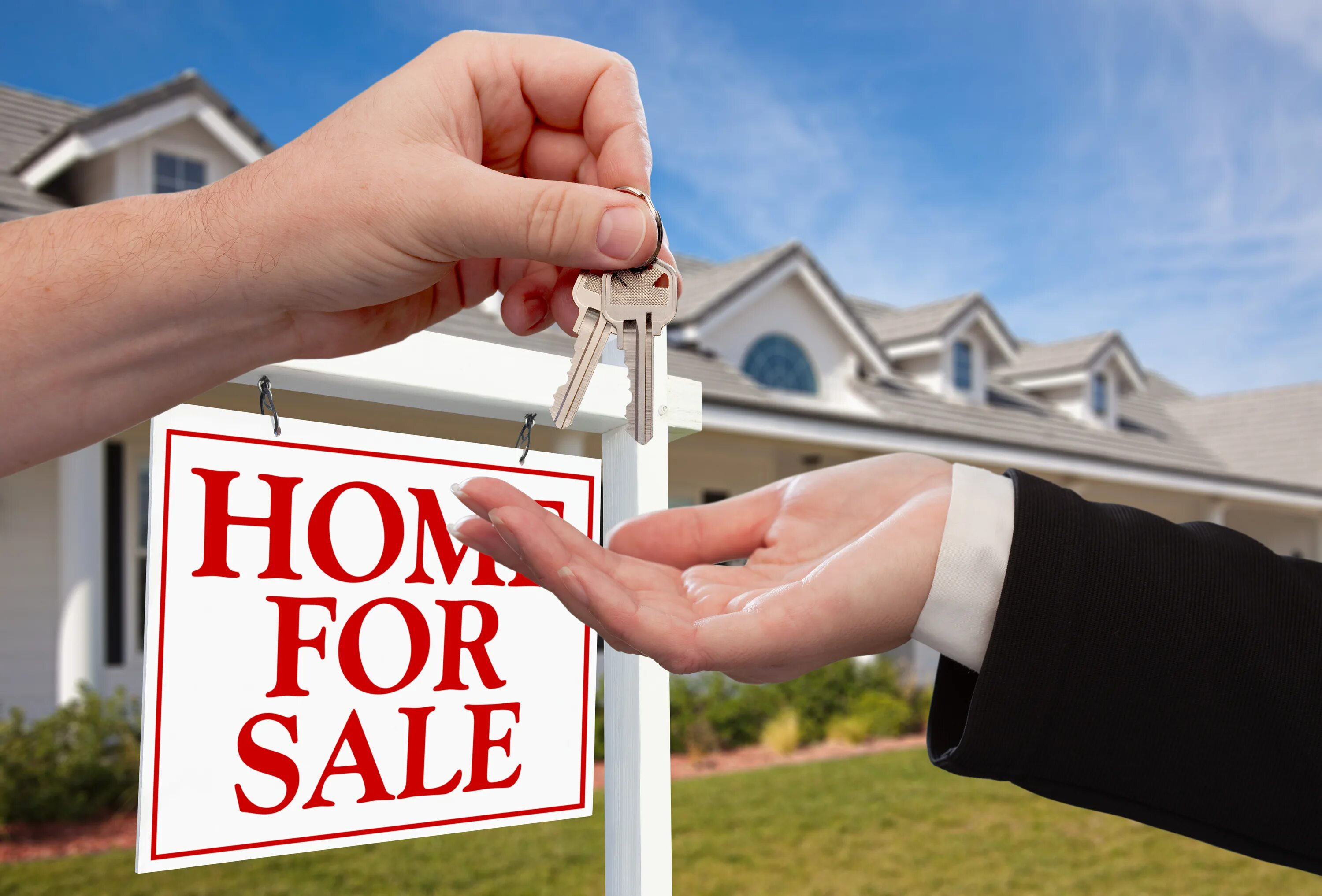 Недвижимость. Табличка перед домом америка. Недвижимость. Property sale. Property sale.
