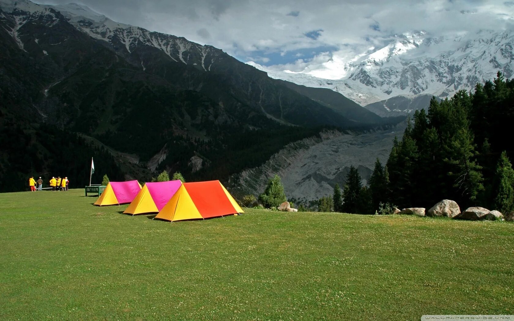 Outdoor camp. Озеро Рица палатки. Глэмпингecocamppatagonia, Чили. Алтай Кемп палатки. Палаточный лагерь в Альпах.