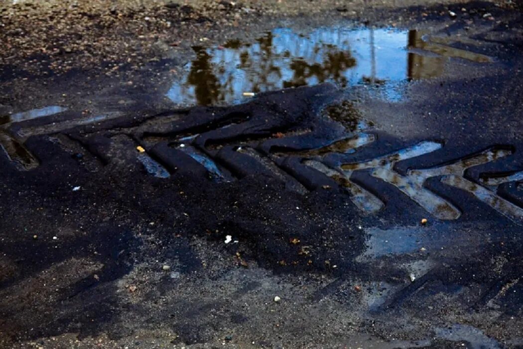 Везде лужи воды. Лужа. Звезды в лужах. Декоративная лужа. Асфальт и болото.