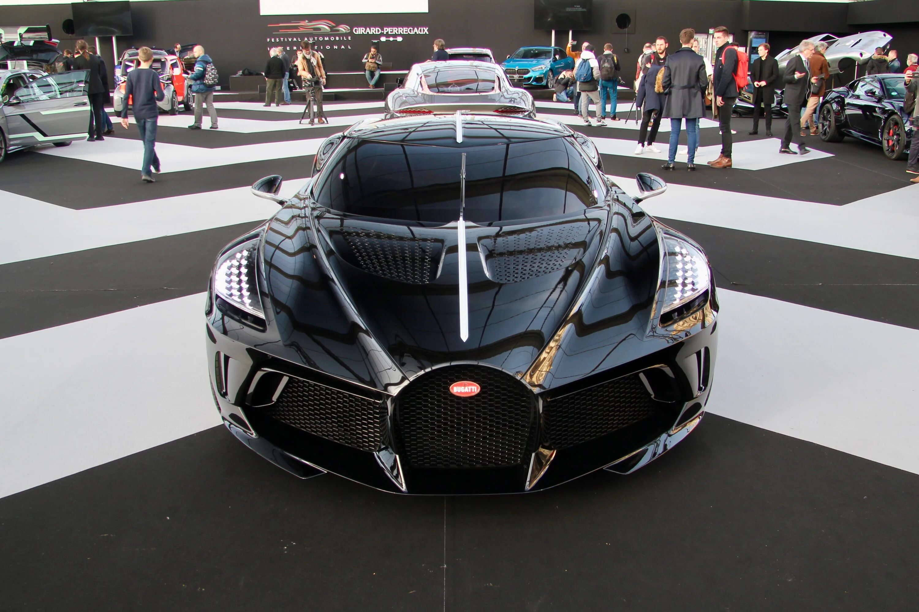 Bugatti noire цена