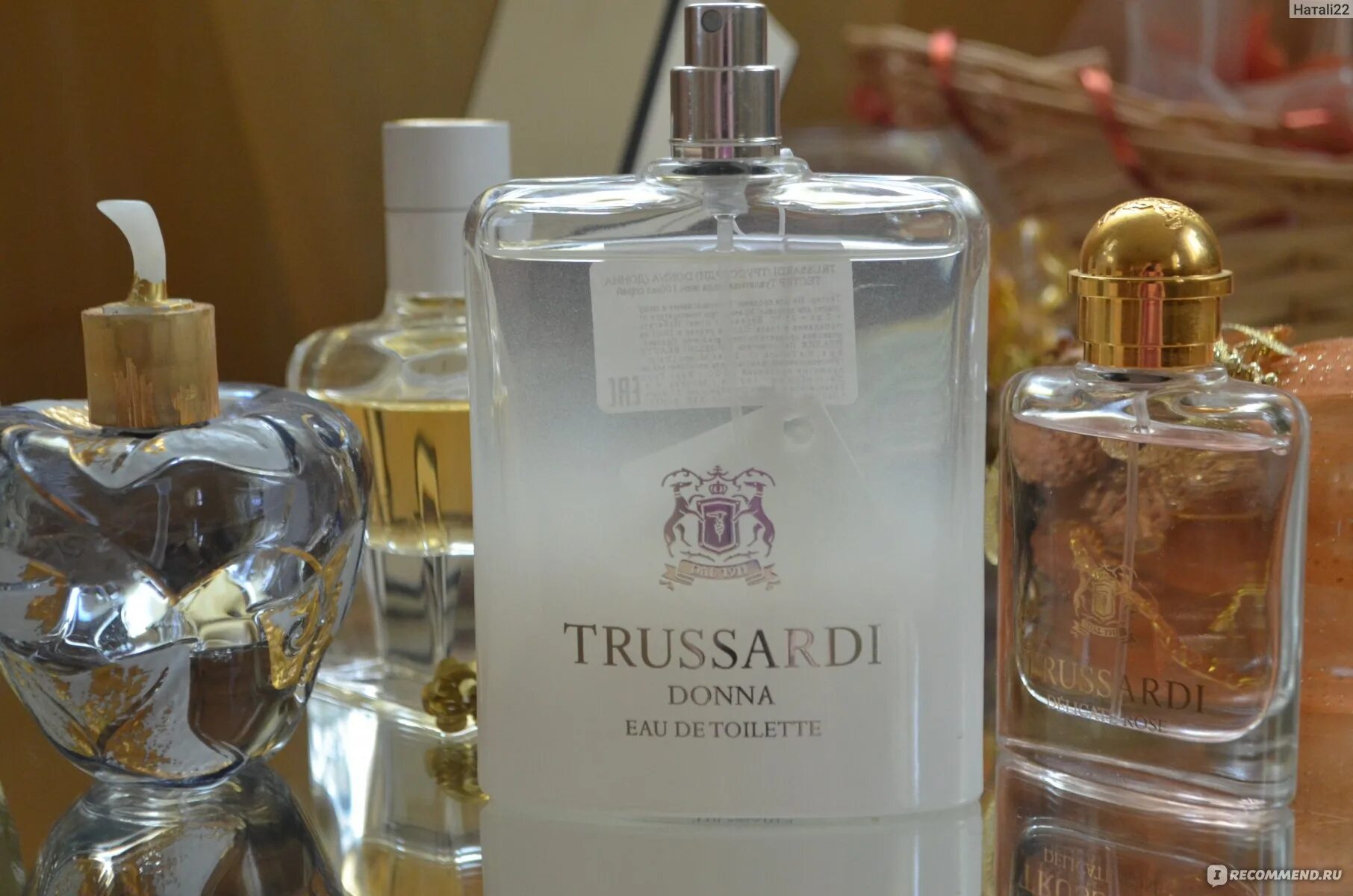 Trussardi donna eau de. Парфюм Donna Toilette от Trussardi. Труссарди Донна мужские или женские. Труссарди бутиковая линейка. Trussardi SS 2022.