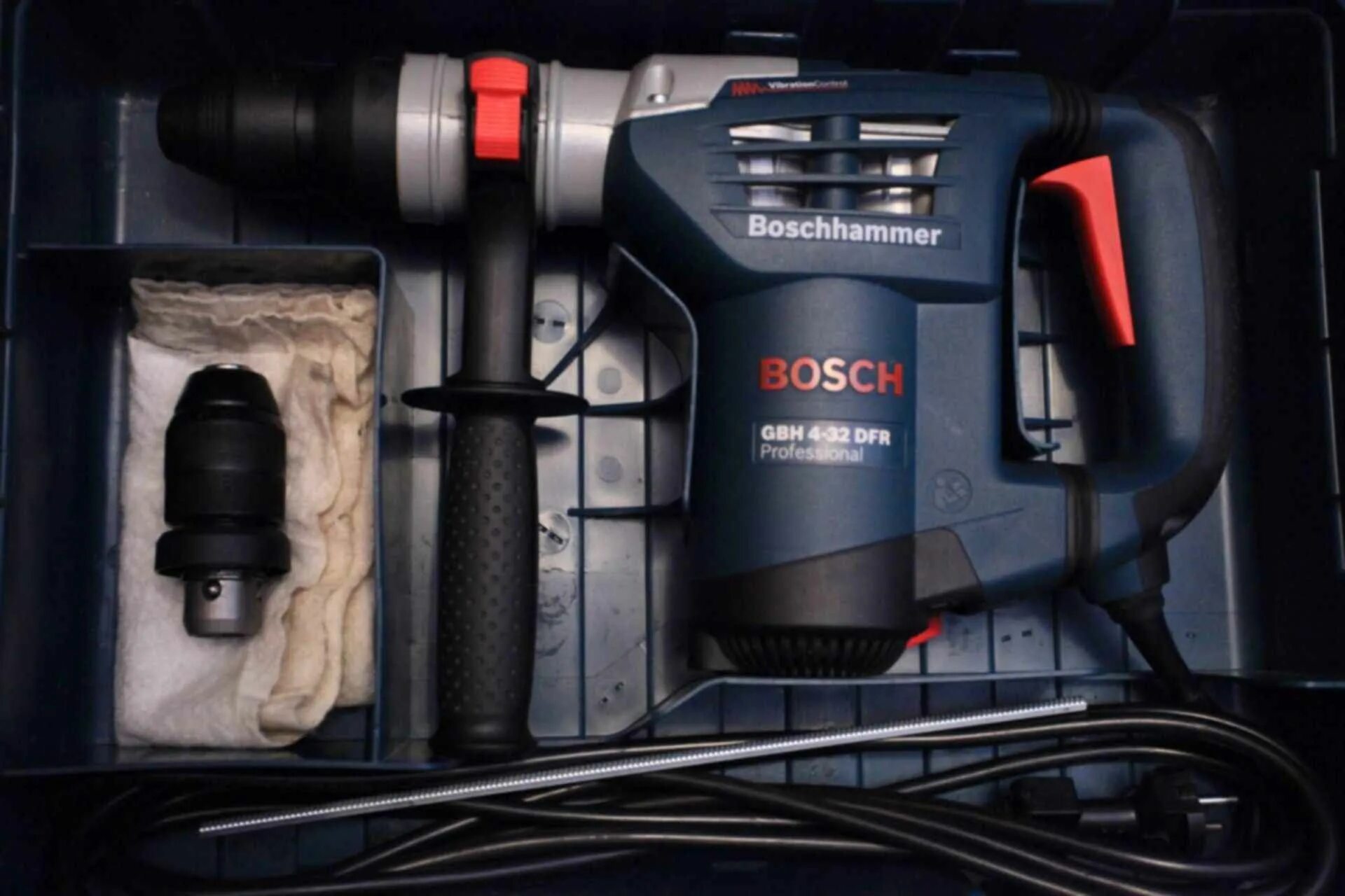 Перфоратор bosch gbh 26 dfr. Перфоратор Bosch GBH 4-32. Перфоратора бош GBH 4 professional. Перфоратор бош GBH 4-32 DFR. Bosch GBH 4 перфоратор.