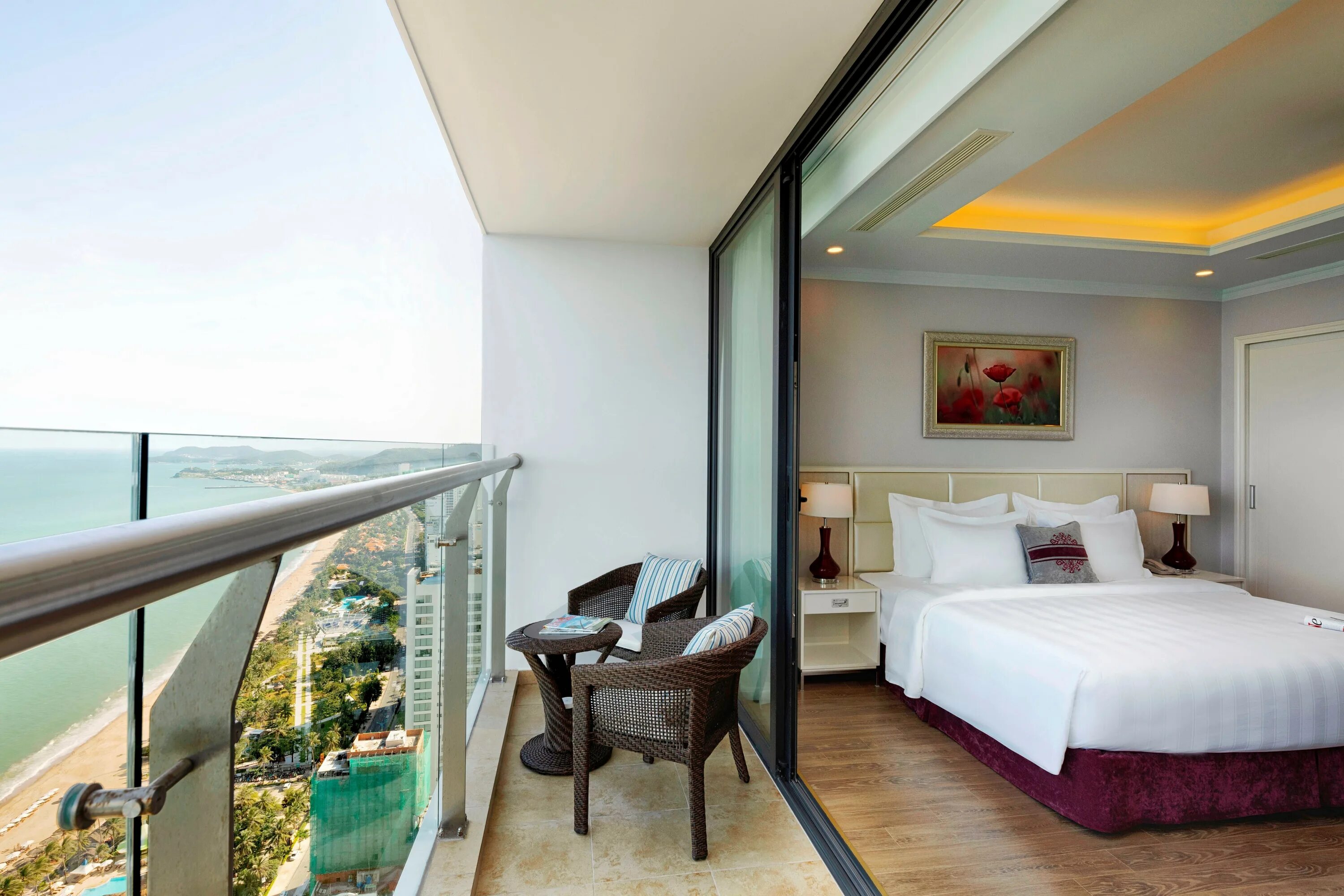 Vinpearl condotel beachfront nha trang. The costa nha trang residences 5 ***** (нячанг). Vinpearl condotel beachfront. Regalia gold hotel 5*. Vinpearl resort nha trang 5 вьетнам нячанг.