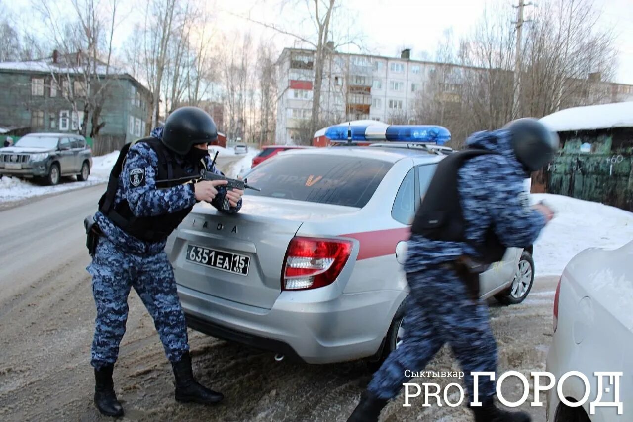 Росгвардия установка сигнализации. Тревожная кнопка росгвардия. оперативный дежурный росгвардии. экипаж росгвардии. тревожный мешок росгвардии.