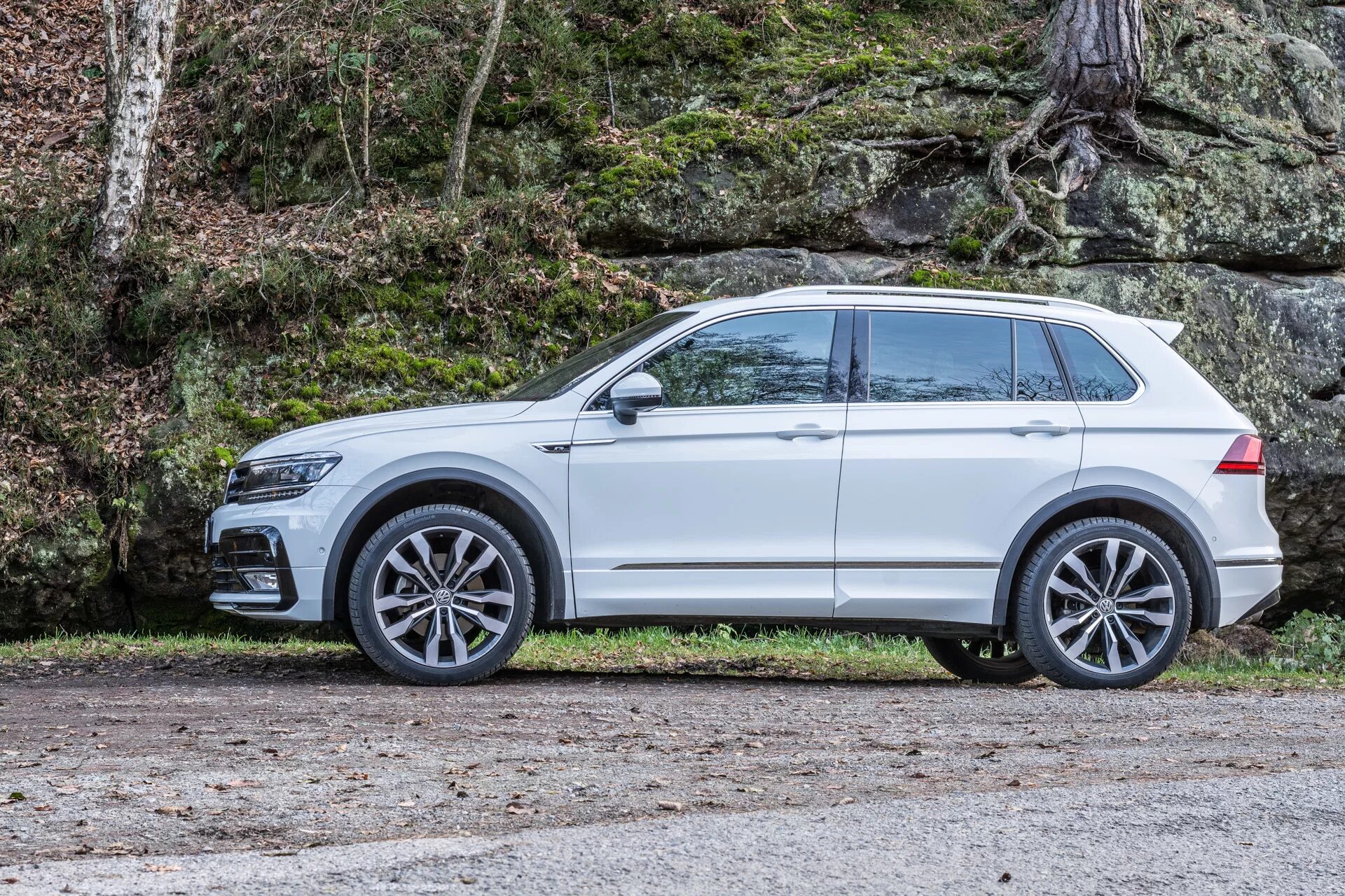 Tiguan 2 r line. Tiguan 2 rline. Тигуан 2 р лайн. Серый Тигуан r line.