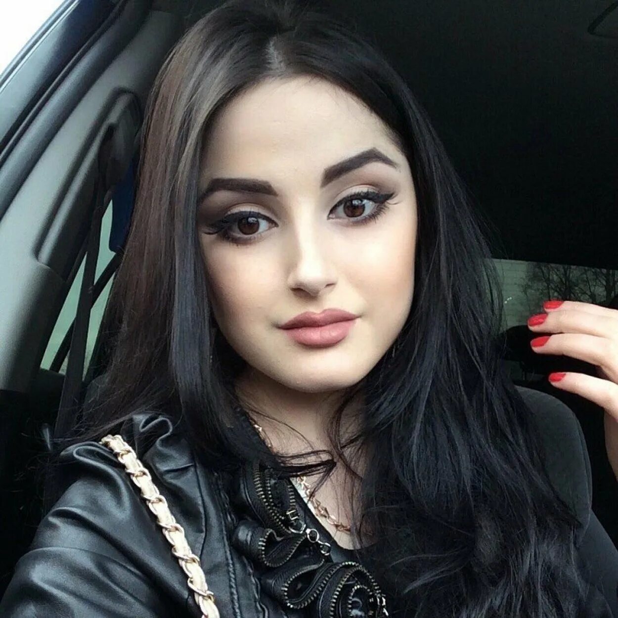 Мадина басаева фото. Самира гаджиева чеченка. Рабия мархиева. Чеченка кристина варданян. Про дагестанских девушек.