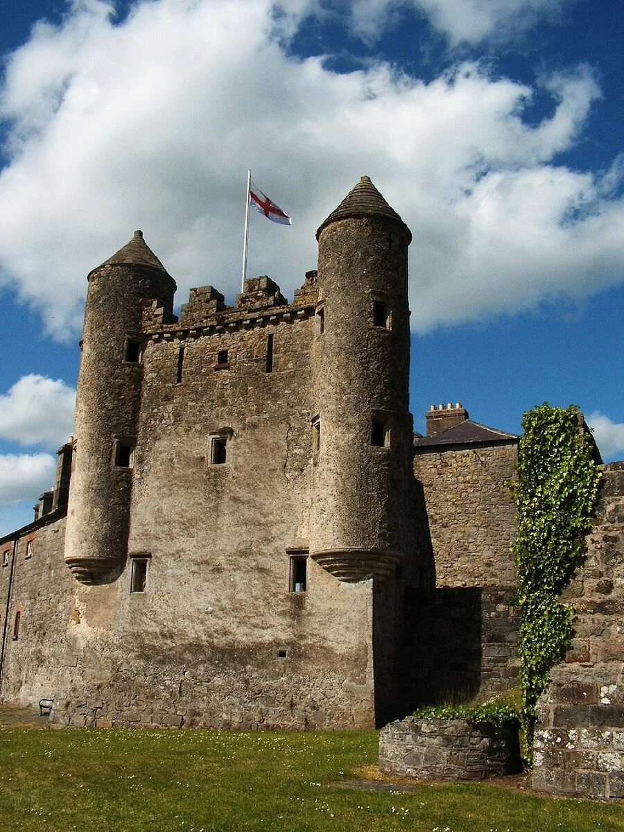 Замок Эннискиллен. Эннискиллен Ирландия. Замки Северной Ирландии. Замок Касл Ирландия. Окрестности замка