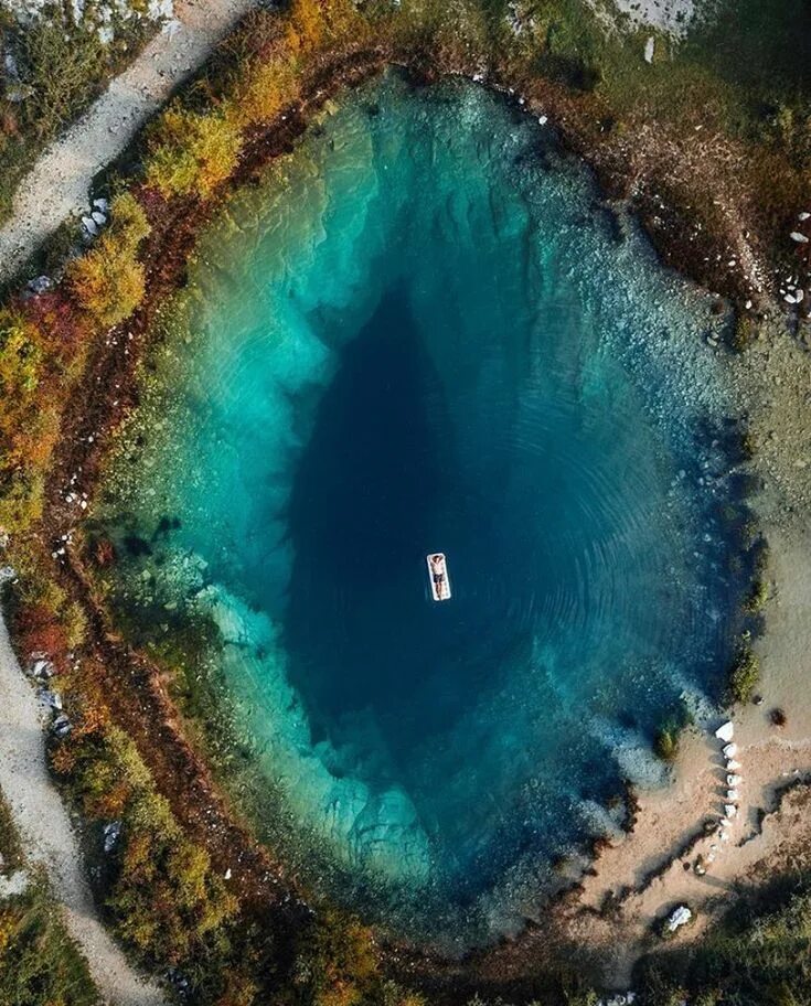 The world deepest lake is lake. Озеро Главашево Хорватия. Озеро глаз дракона Хорватия. Река Цетина в Хорватии. Голубая дыра Дахаб карстовая воронка.