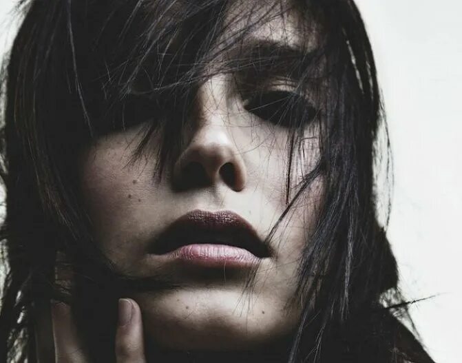 The girl with one eye. The girl with one eye. Лицо женщины с закрытыми глазами. Девушка с закрытыми глазами. One eyed girl with eyepatch.