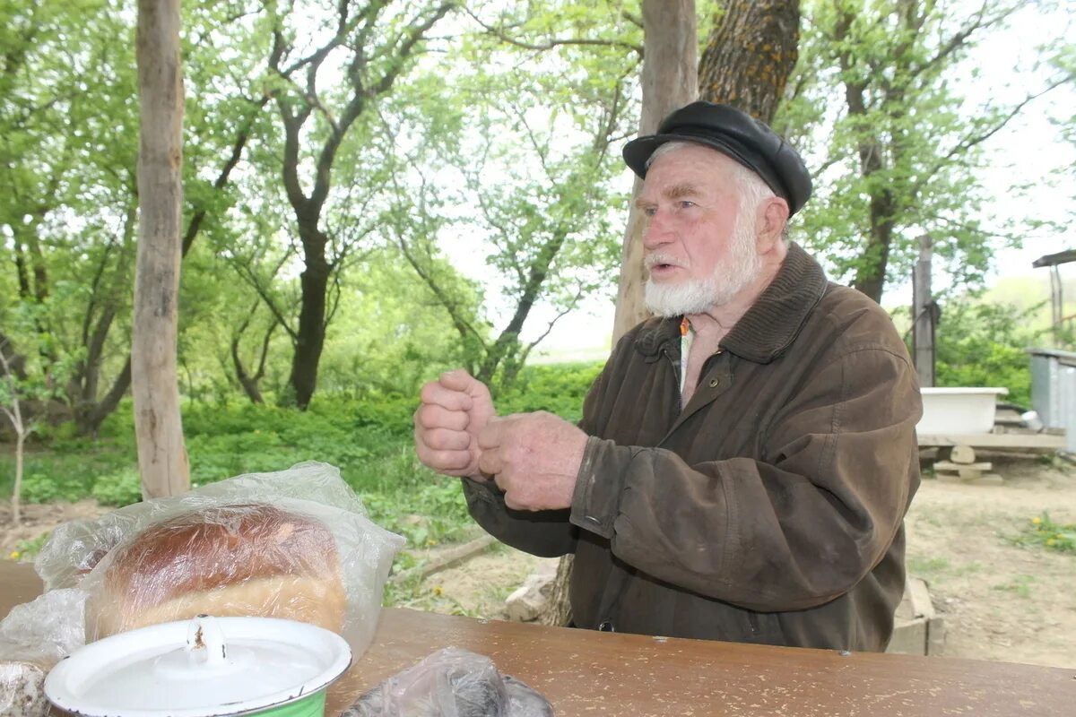 Дагестанские отшельники. Американский фермер отшельник. Отшельник в Астраханской области. Жить отшельником.