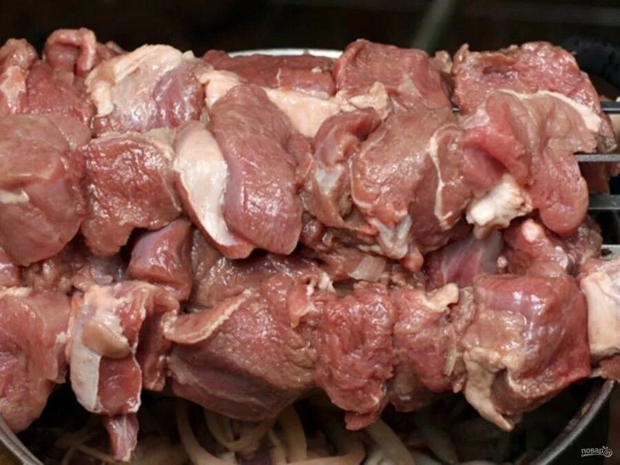 Как замариновать шашлык из баранины. Мясо для шашлыка из баранины. замаринованная баранина. баранья мясо для шашлыка. мариновка шашлыка баранины.