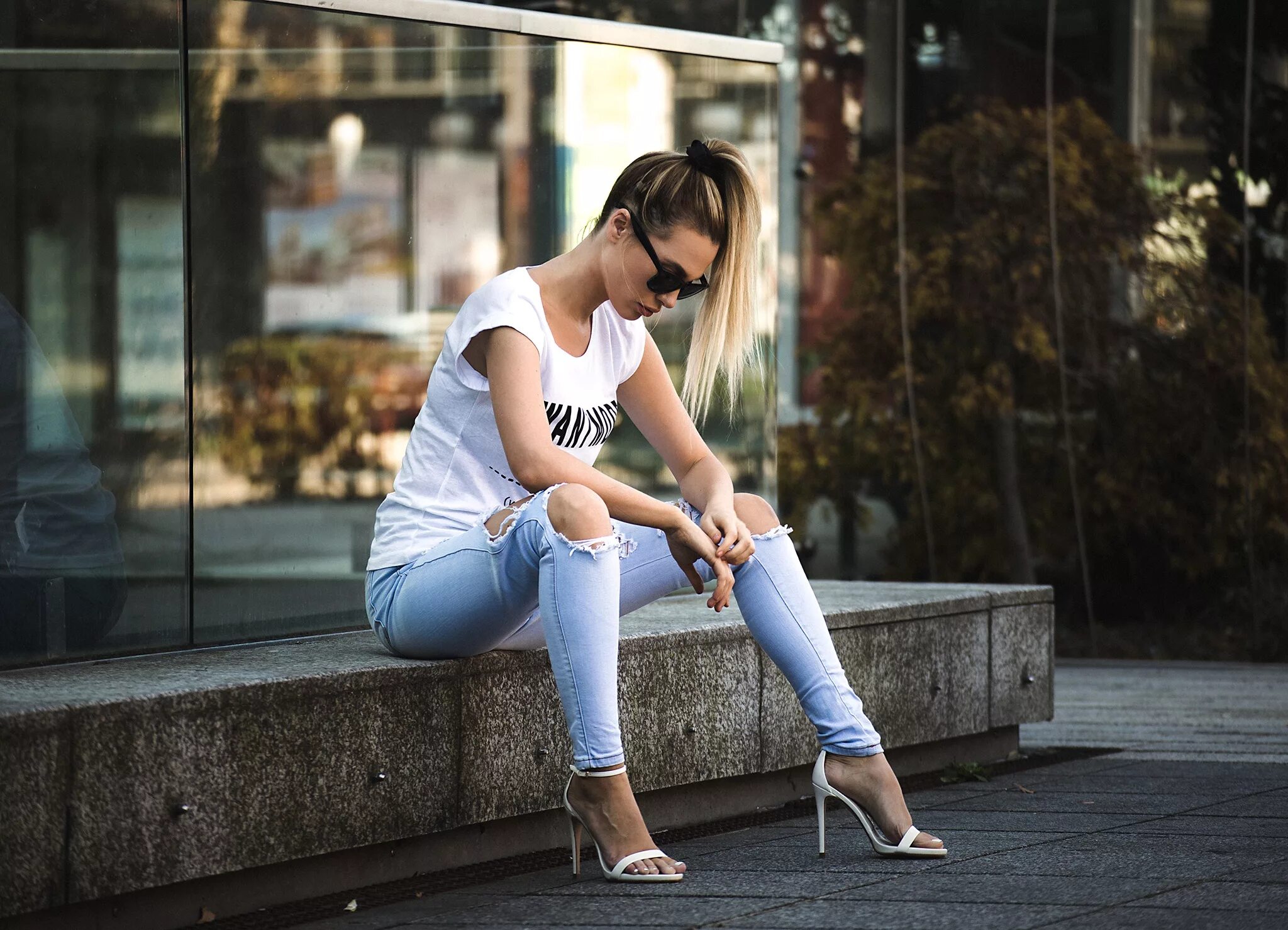 Ты мне не звонишь. Мужчина скучает по женщине. Девушка уходит от парня. Девушка стоит на коленях. Высказывания о сильных женщинах.