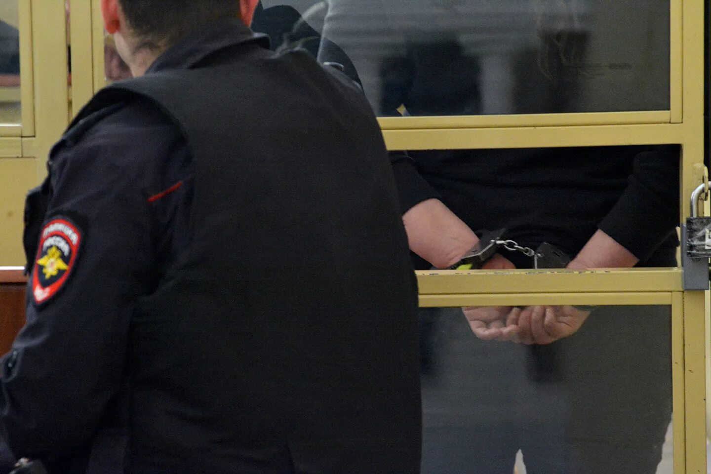 Обыски в судах ростовской. Полиция обыск. Обыск фото. Обыски в судах ростовской. Ростовские полицейские.