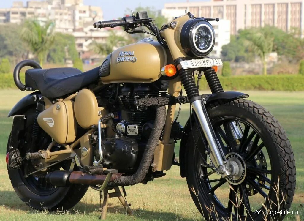 Мотоцикл роял энфилд купить. Royal Enfield Classic 500. Мотоцикл Royal Enfield Classic 500. Мотоцикл Роял Энфилд 500. Индийский мотоцикл Royal Enfield 500.