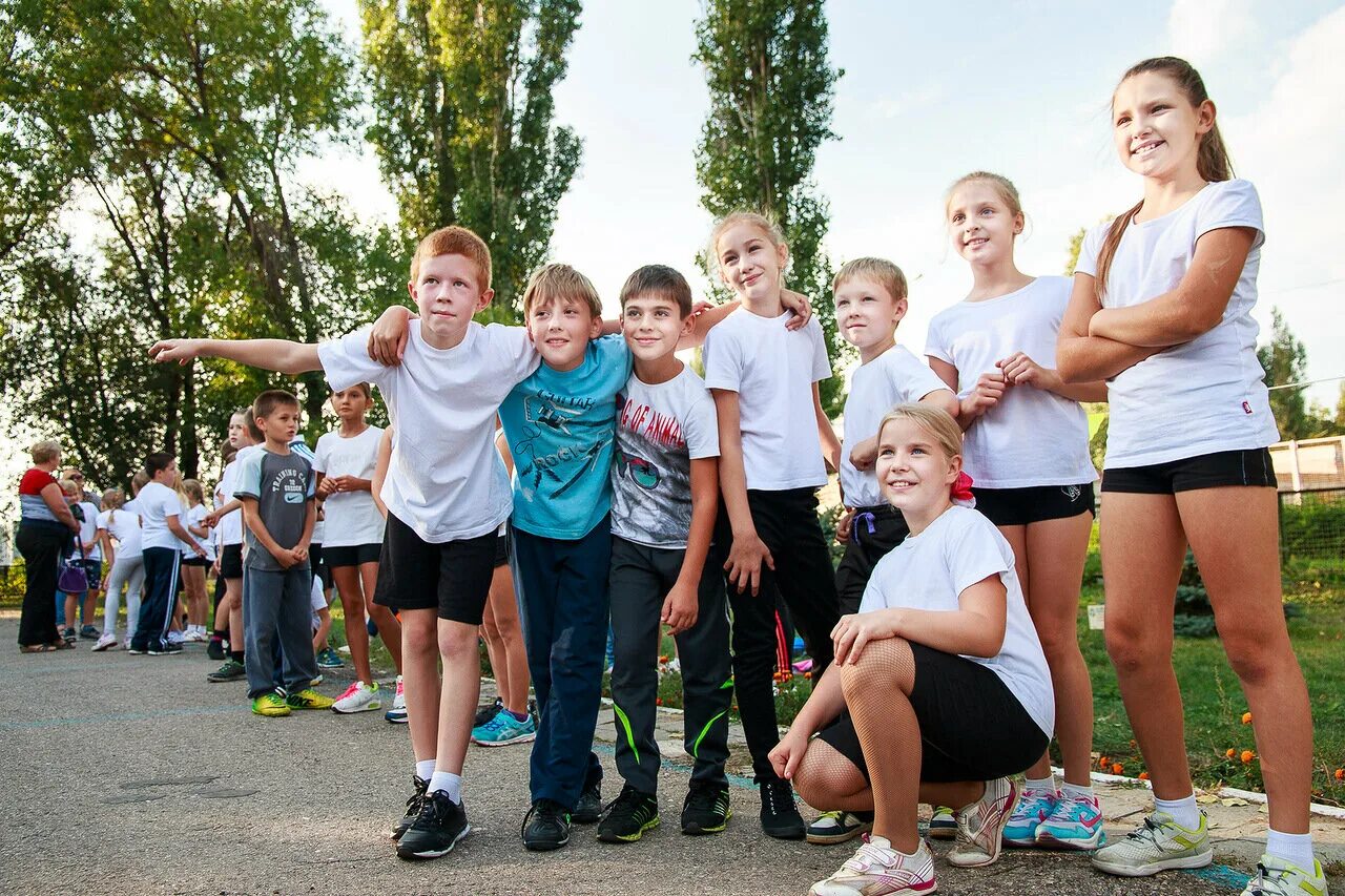 Спортивных конкурсы в школе. Школьные спортивные соревнования. Спортивные состязания в школе. Спортивное мероприятие в школе 4 классы. Спортивные конкурсы для детей в парке.