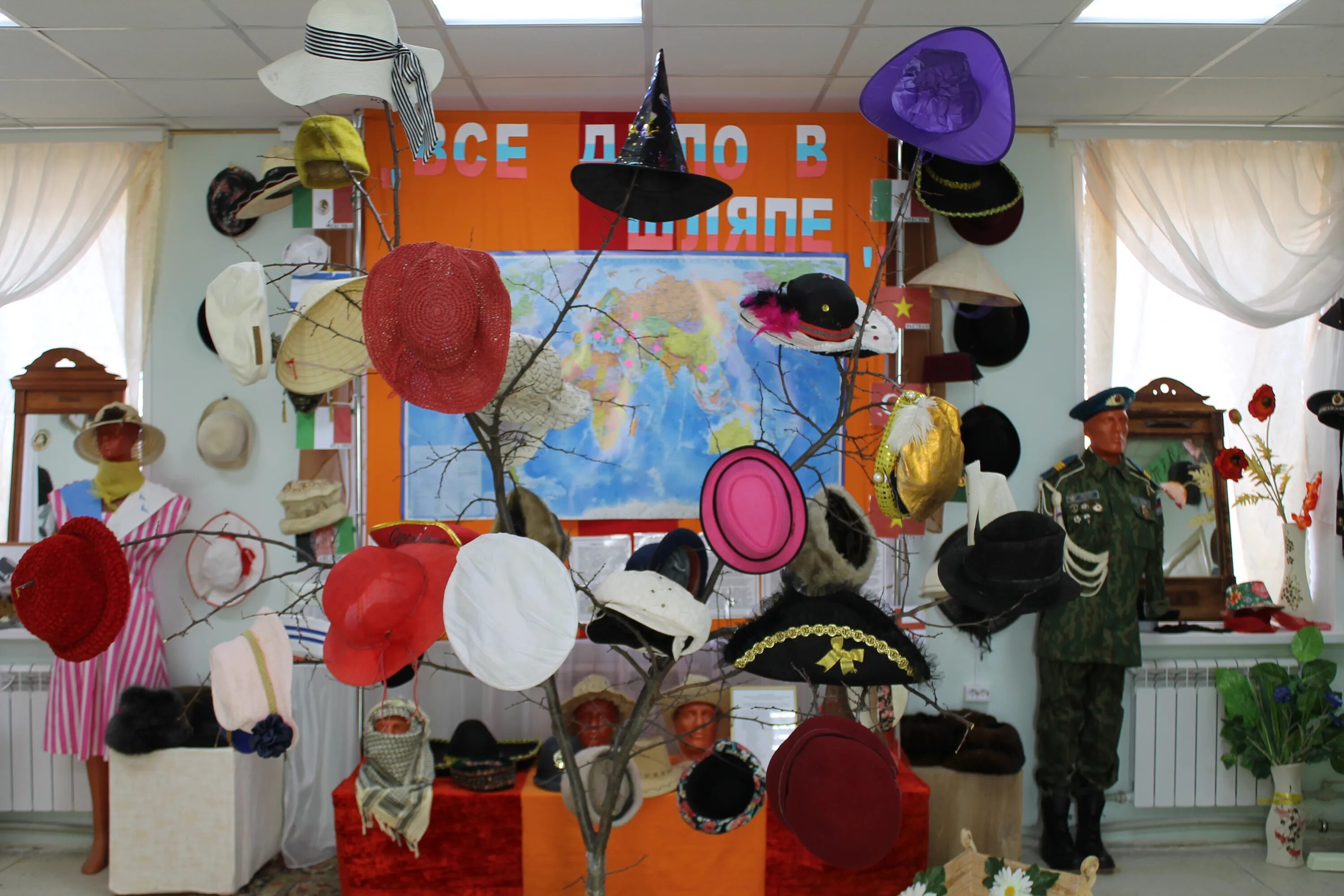 Выставки головных уборов. Выставки головных уборов. Выставка шляп. Выставки головных уборов. Шапо.