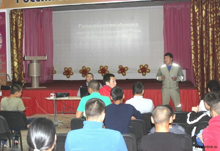 Кызыл арыг школа интернат. Тыва интернат. Хайыраканский дом-интернат для престарелых и инвалидов. Гбоу кызыл-арыгская школа-интернат. Кызыл школа тувинский кадетский корпус.