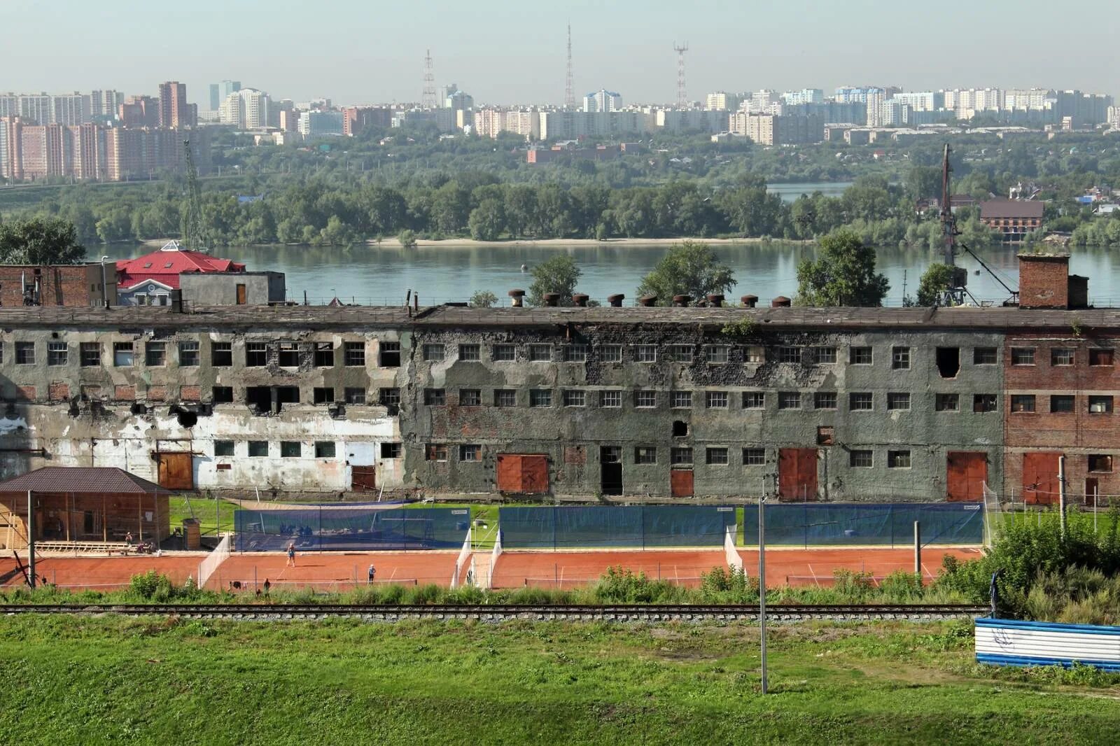 Улица фабричная сергиев. Химзавод Новосибирск Фабричная. Сергиев Посад химический завод Монастыриха. Кусковский химзавод. Химпласт Новосибирск заброшенный корпус.