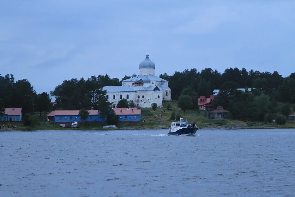 Онега индекс. Кий остров Архангельская область. Кийский крестный монастырь. Кий остров Онега. Кий остров монастырь.