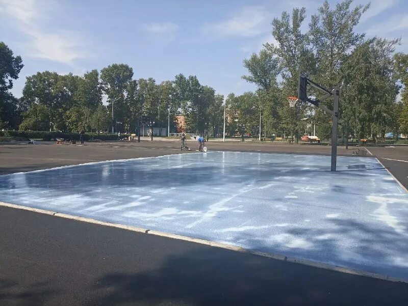 ледяные горки в абакане. каток в черногорске 2022. парк черногорск каток. черногорский парк абакан ледяные горки. черногорский парк абакан горки.