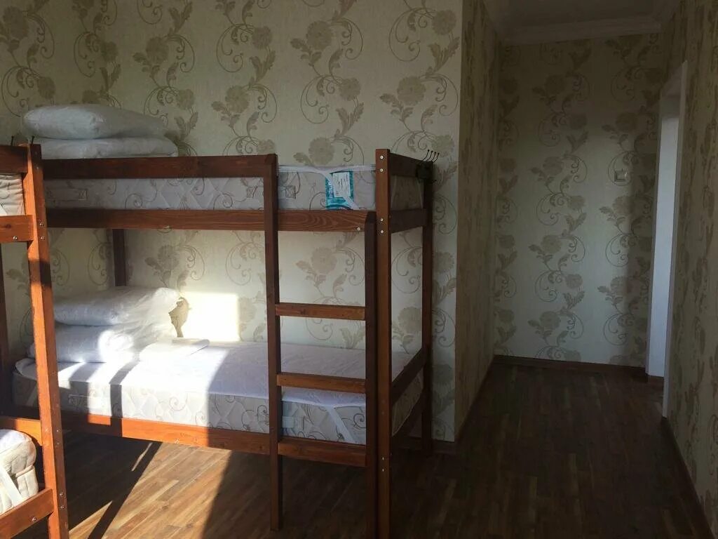 хостел маяк. трубниковский переулок 11 хостел. хостел маяк у метро щукинская. отель маяк маяковская. общежитие маяк томск.