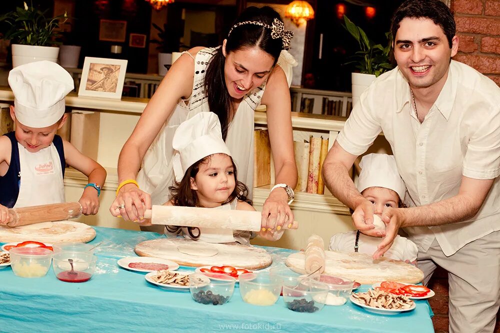 Детский праздник в ресторане. День рождения в кафе. Детский день рождения в пиццерии. Мастер класс для детей в кафе. Детский праздник в кафе.