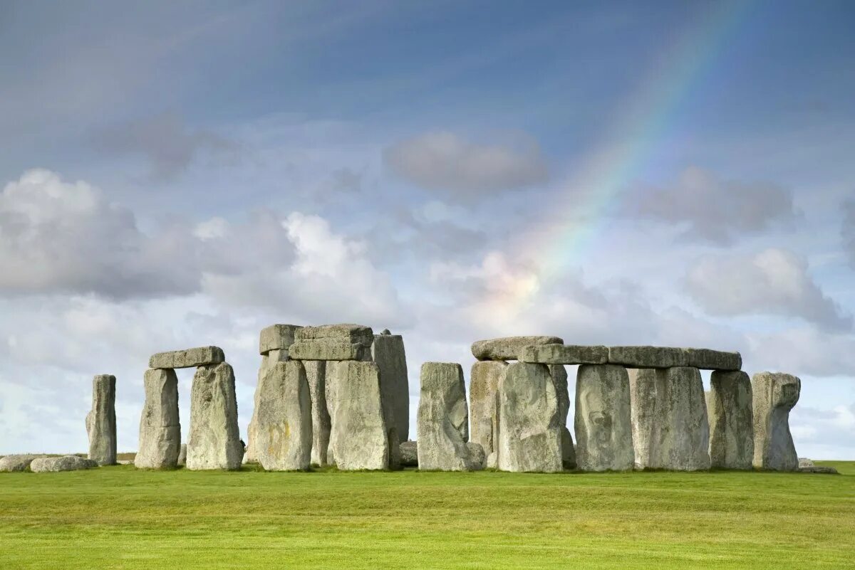 Достопримечательности каждой страны. Стоунхендж Великобритания. Достопримечательности в Англии Stonehenge. Памятник Стоунхендж в Англии фото. Стоунхендж чудо света.
