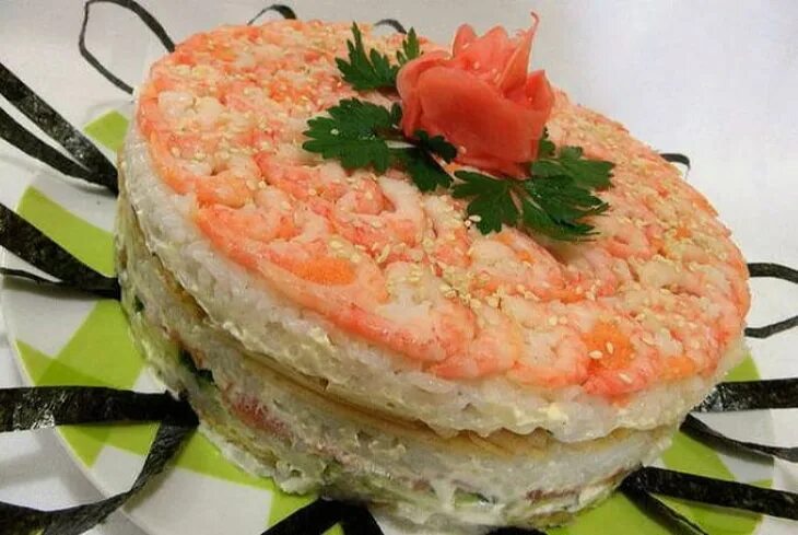 Ролловый торт. Слоеный суши торт. закусочный торт суши. салат суши торт. салат суши пошаговый.