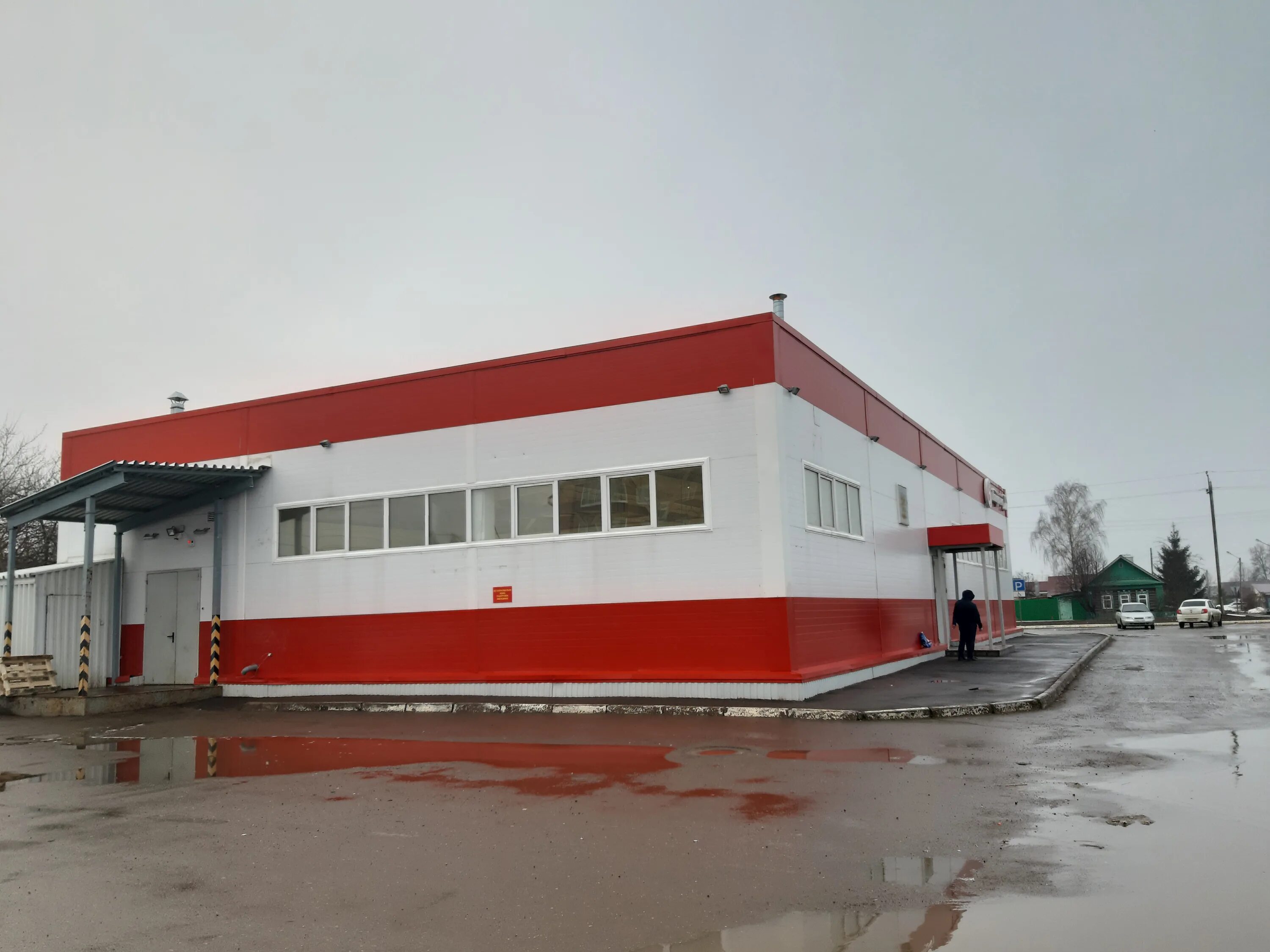 витрина цветочного магазина. чистополь 40 лет победы магазины. ул чапаева 55 киров. энгельса 86 чистополь. цветы город чистополь.