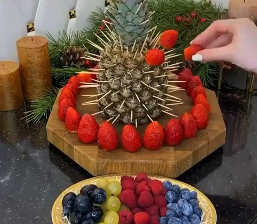 Красивая подача фруктов. Красивая подача фруктов на праздничный стол. Оригинальная подача фрукты. Красиво подать фрукты. Фруктовый праздник